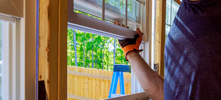 >Bay Window Curtain Rail Track in Palm Harbor, FL